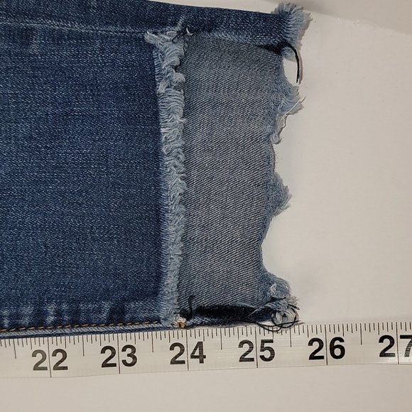 Kut From the Kloth Distress Capri - Picture 9 of 9